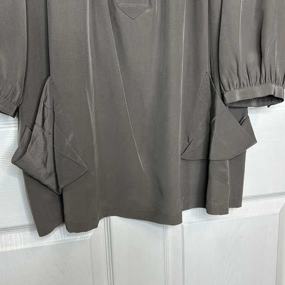 Aritzia Wilfred Silk Blouse Pleated with Button detail and pockets Size‎ Medium - Picture 4 of 5